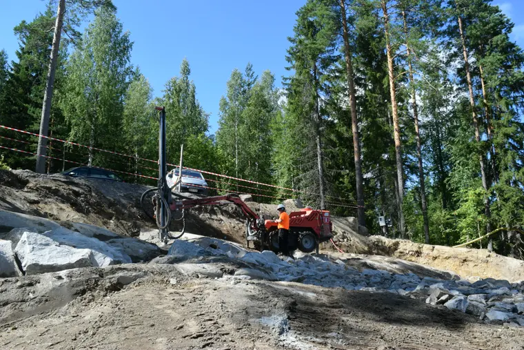 Poravaunu kalliolla työmaalla